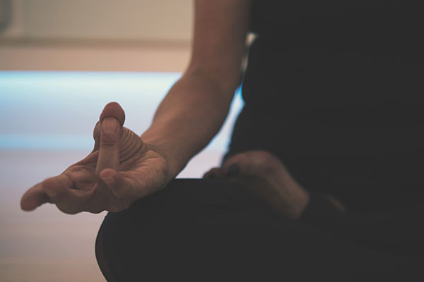 Bibliothèque avec des livres de psychologie